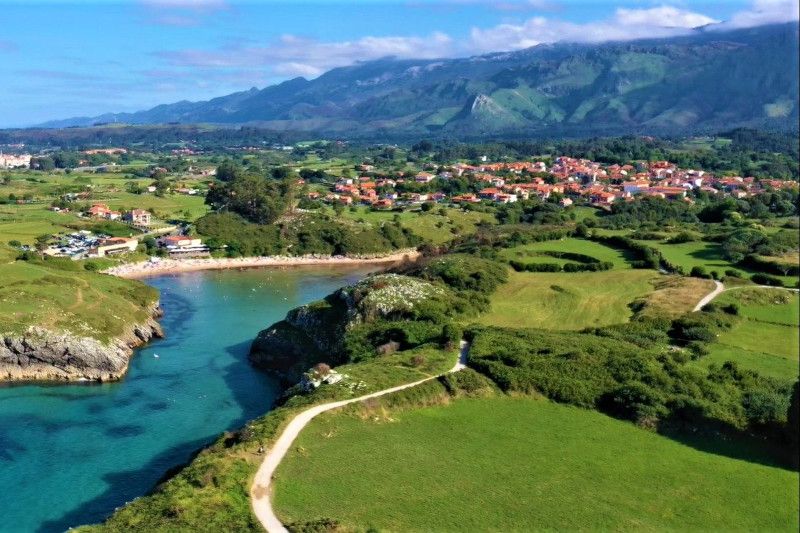 Imagen aérea de Poo de Llanes.